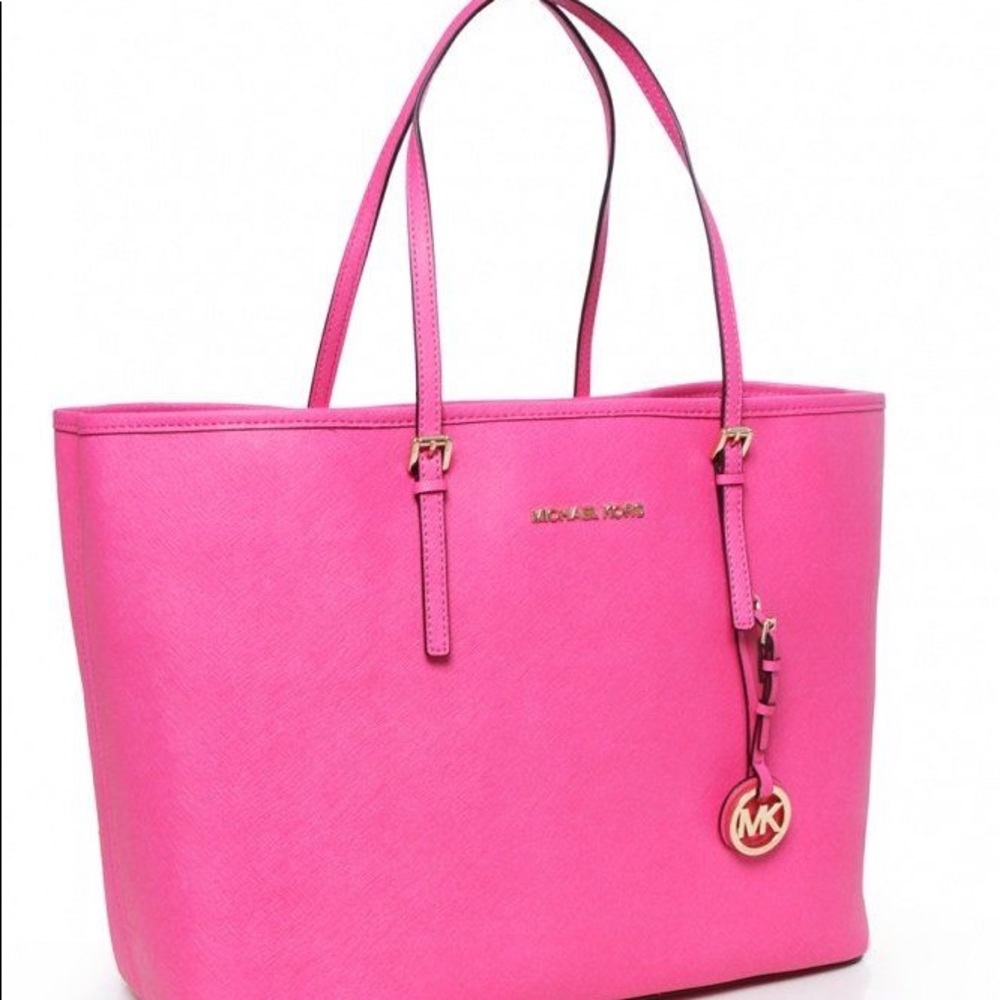 ⭐️FOUND⭐️ ISO!!!!!! Michael Kors Zinnia pink tote!!!